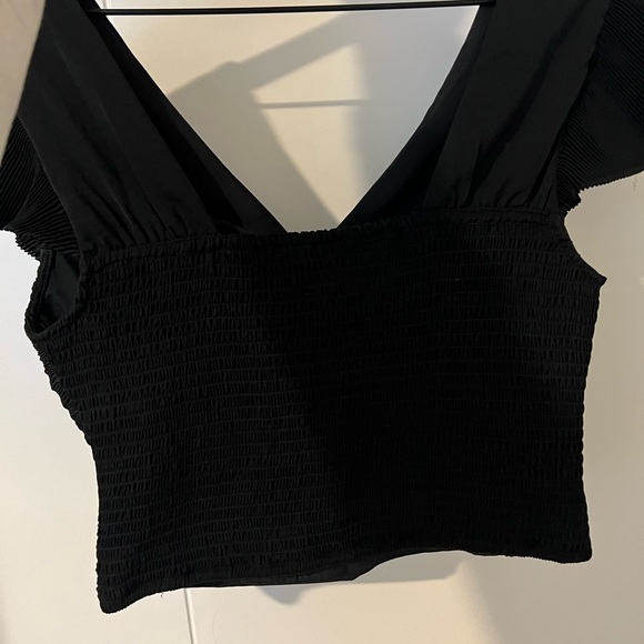 Express Pleated Flutter Sleeve Top - Picture 5 of 8